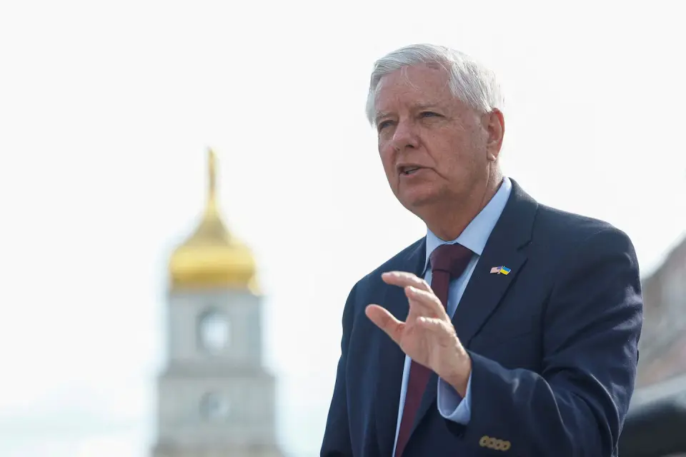 Graham’s Death Triggers Online Conspiracy Frenzy Despite Official Findings