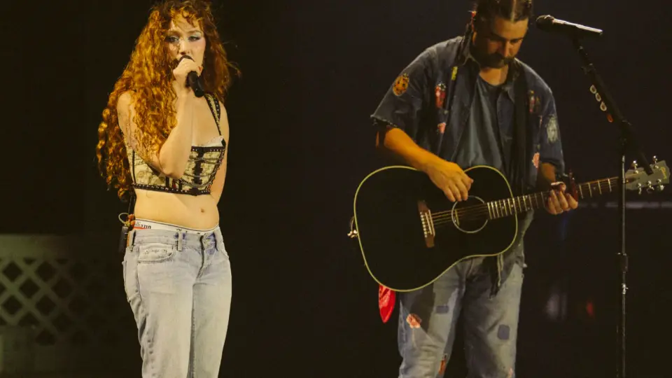 Noah Kahan Enlists Surprise Guest Chappell Roan for California Duet at Rose Bowl