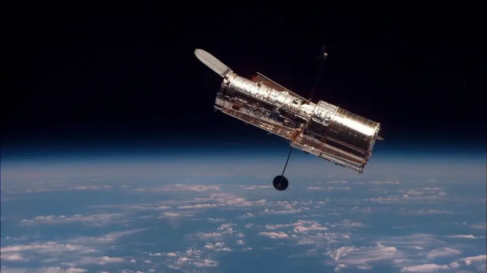 NASA Ponders Budget-Friendly Reboost to Save Hubble
