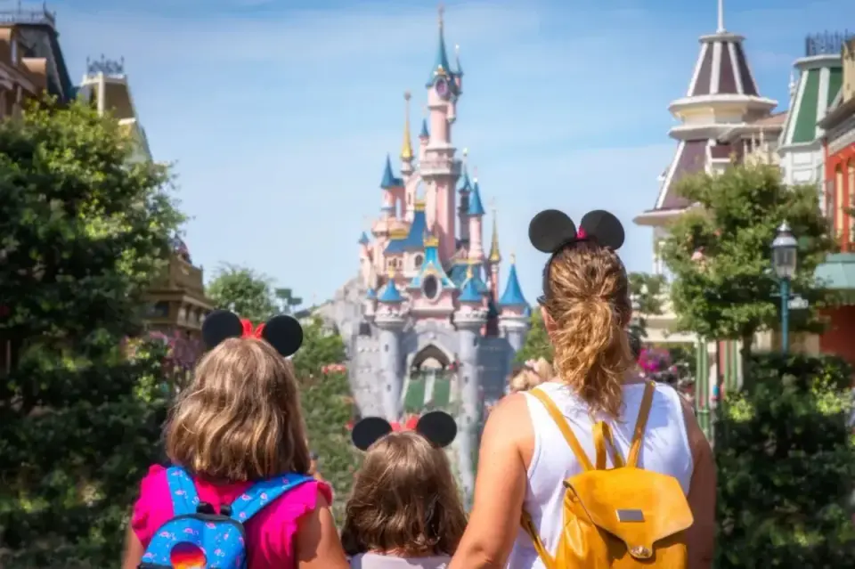 Disneyland Paris Hits Capacity as US Travelers Chase Cheaper Alternative to Orlando