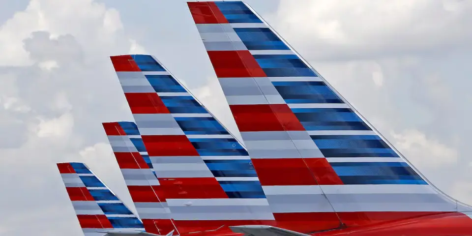American Eagle Flight 5089 Returns to St. Louis After Cabin Odor Report