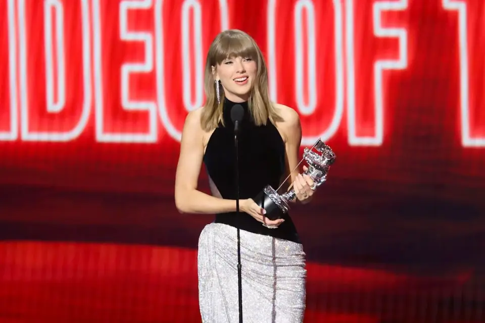Swift claims VMA record with 32 awards, premieres new video