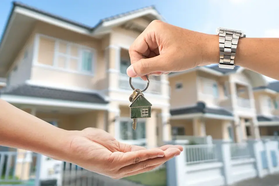 U.S. Housing Market Shifts to Buyer's Leverage Amid Rate Spike