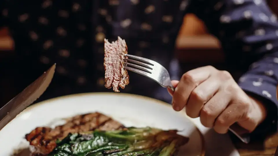 Illinois Diner Accuses Texas Roadhouse of Serving Sirloin as Filet Mignon Three Times
