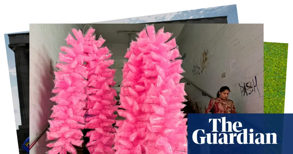 Global photo essay captures balloons, heat, and festival moments across continents