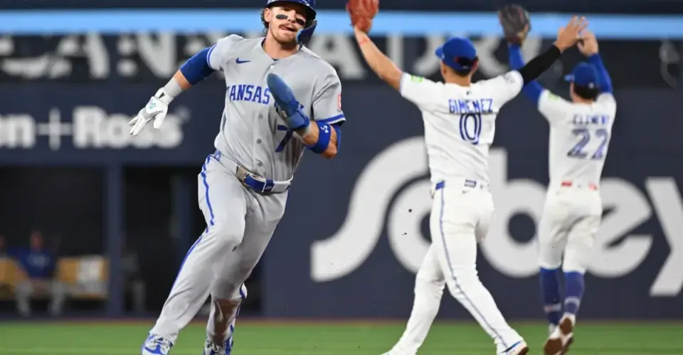 Royals ride clutch defense to ninth straight win