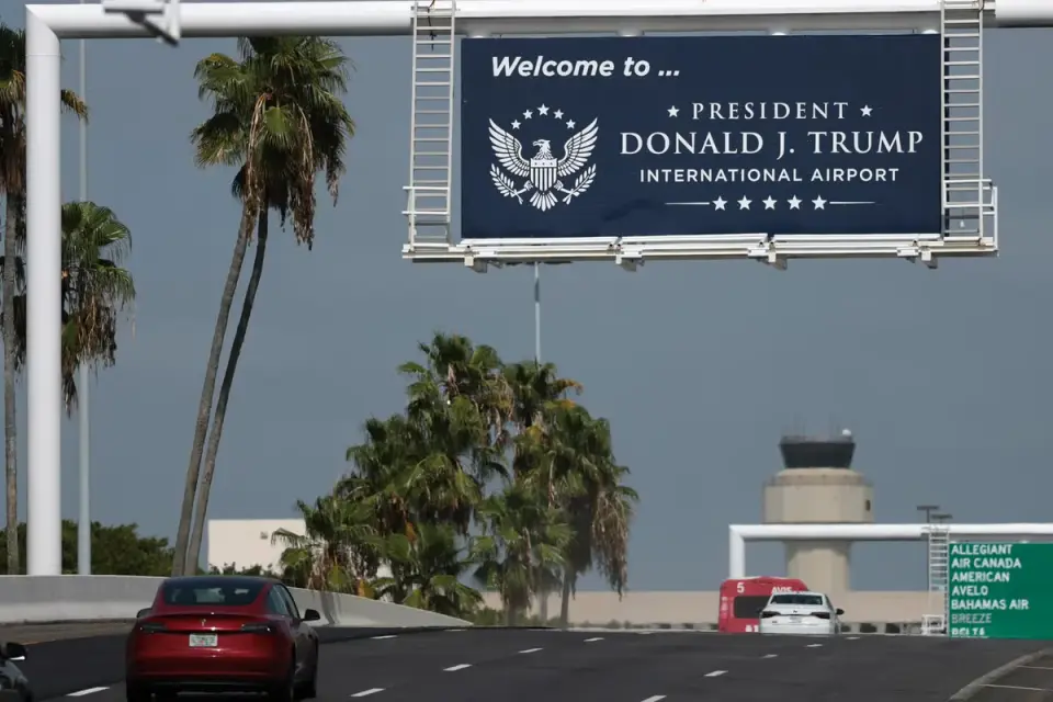 United denies free-flight-change claim tied to Trump airport naming