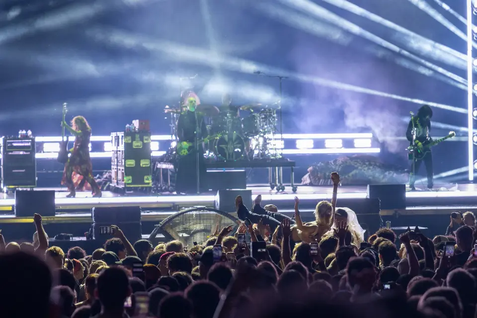 Day 2 of Lollapalooza Elevates Chicago Talent with Surprises and Rain