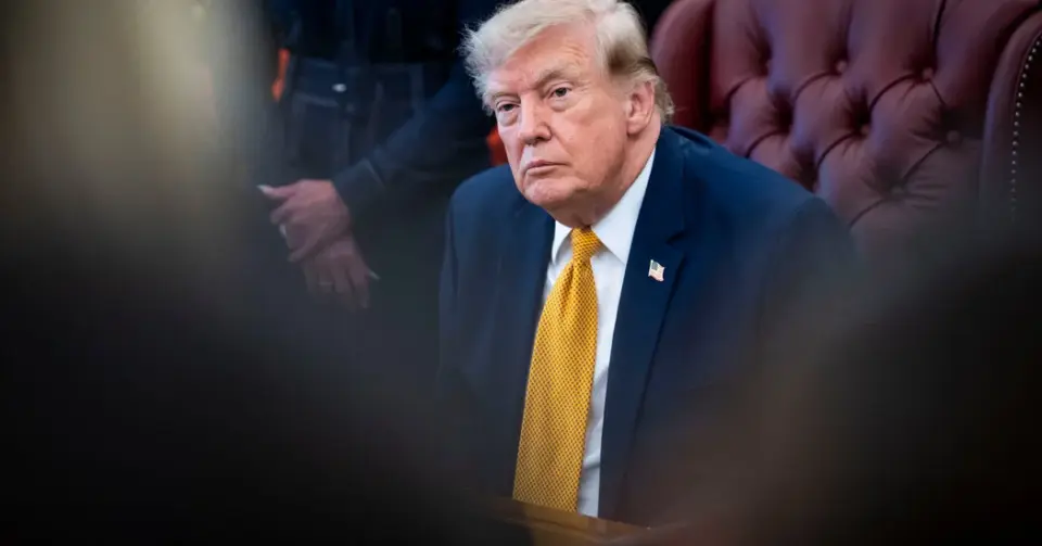 Oval Office Reproach: Trump Rebukes Pirro Over Reflecting Pool Decision