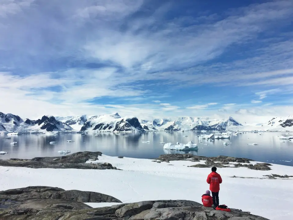 Winter Ice Vanishes in West Antarctica, Alarm Bells for the Ice Sheet