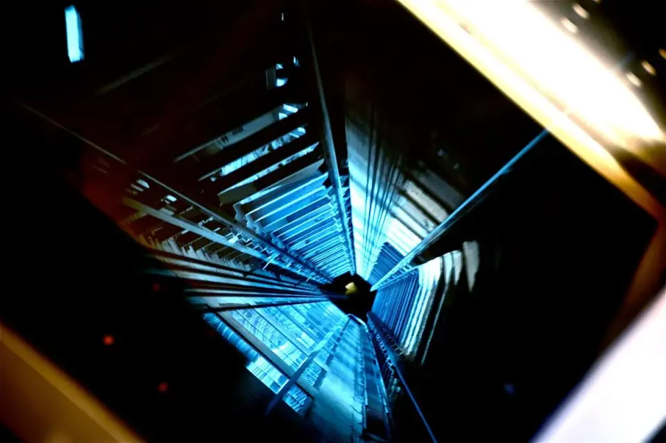 Australian Physicist Claims Gravity Alters Light Speed, Challenging Einstein's Core Principle