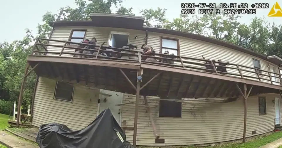 Missouri deck collapse interrupts U.S. marshals during sex-offender warrant