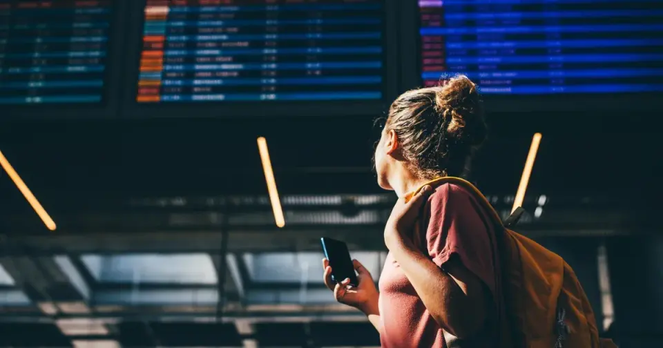 Holiday Airfares Surge 30% as Fuel Costs Spike; Experts Urge Early Booking