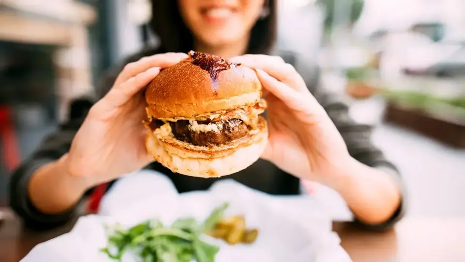 Butter-Toast, No-Smash, Perfect Patties: Chef-Backed Rules for Juicy Home Burgers
