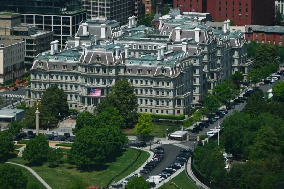 Trump pushes white repaint for Eisenhower Building as agency weighs options
