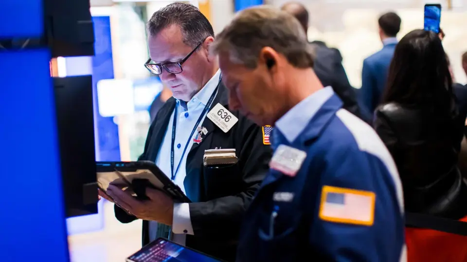US Stocks Pull Back from Records as Bond Yields Spike and Fed Signals Hikes