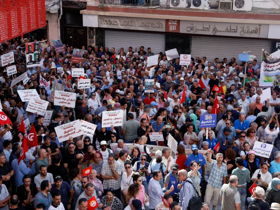 Tunisia Unrest Escalates as Police Clash with Protesters Amid Deepening Crisis
