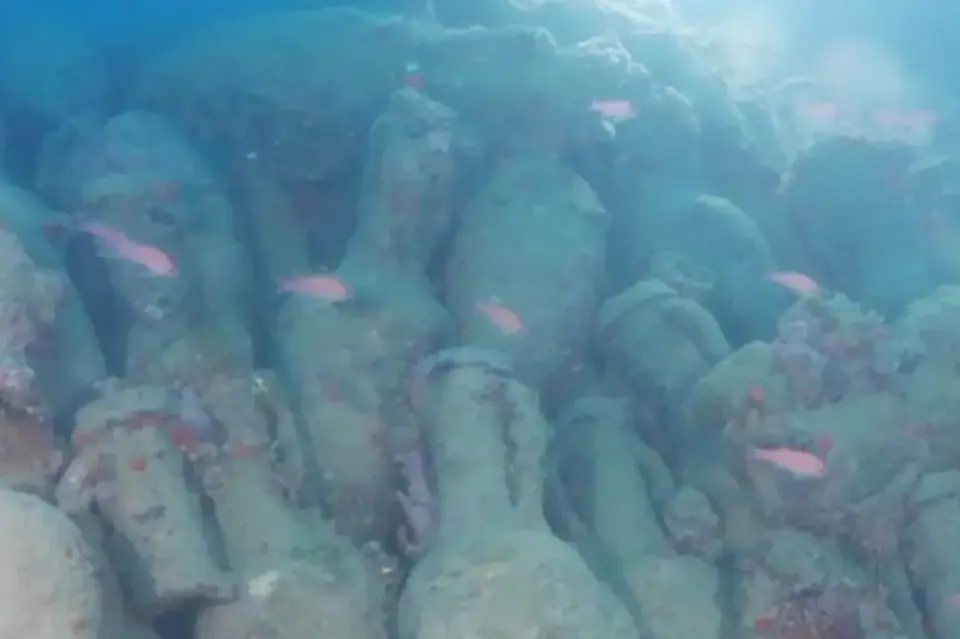 Ancient Roman shipwreck off Sicily yields underwater amphora hoard