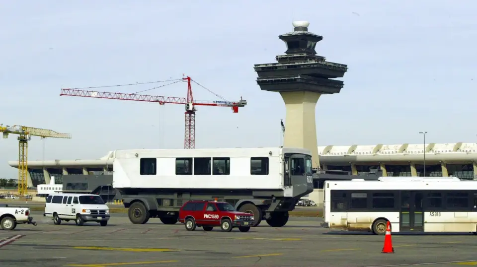 Dulles lounges stay put as $19.9B overhaul advances into mid‑2030s