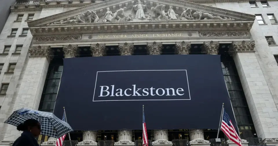 Blackstone Clamps Withdrawals as Private Credit Funds Face Outflows
