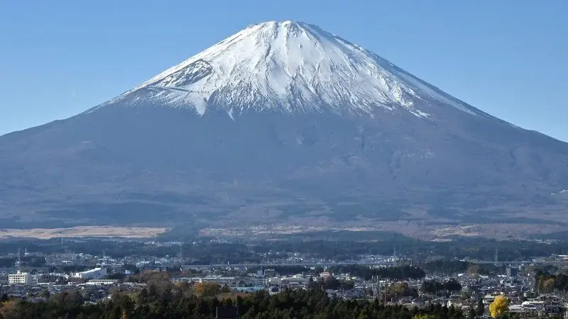 Father Leaves 7-Year-Old Waiting Alone on Mount Fuji, Police Warn of Charges