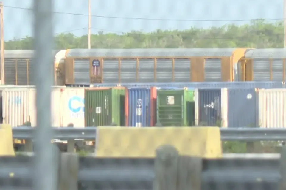 Six dead in Texas rail yard container amid heatstroke concerns