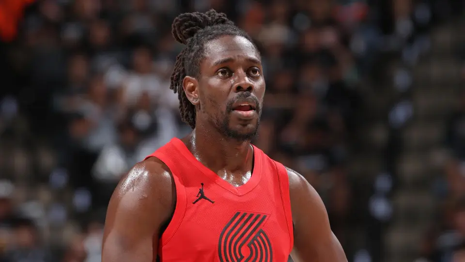 Blazers Pull Off Morant Swap, Signal Holiday Stay as Davis Talks Cool