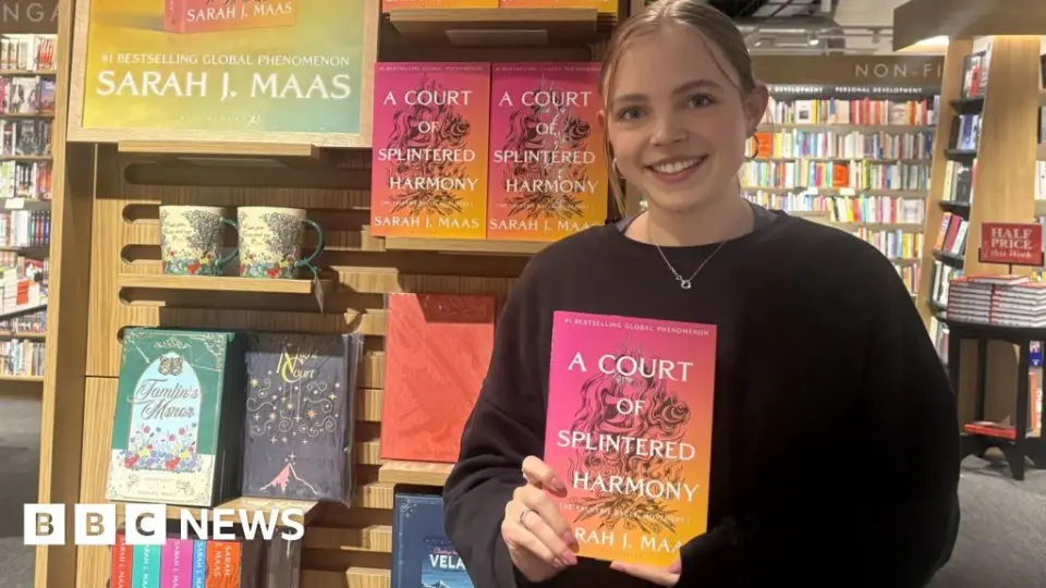 ACOTAR Fans Queue for Maas’s Sixth Novel After Five-Year Hiatus