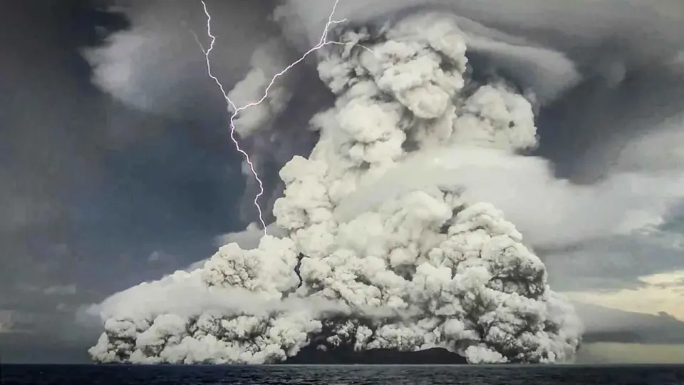 Space-observed volcano plume reveals natural methane cleanup
