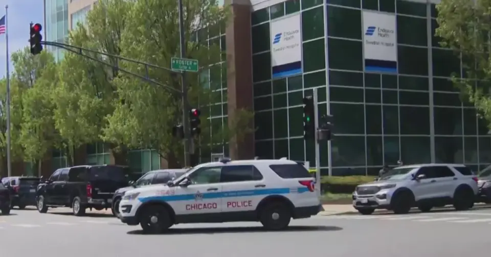 Two Chicago officers shot inside Swedish Hospital; suspect detained after hospital incident