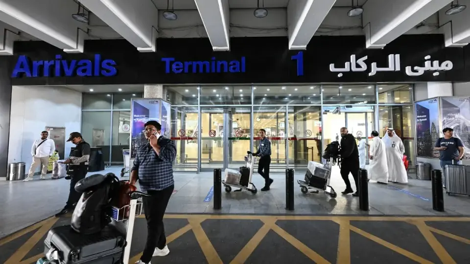 Kuwait Airport Terminal Hit as Iran Attacks Prompt Flight Diversions