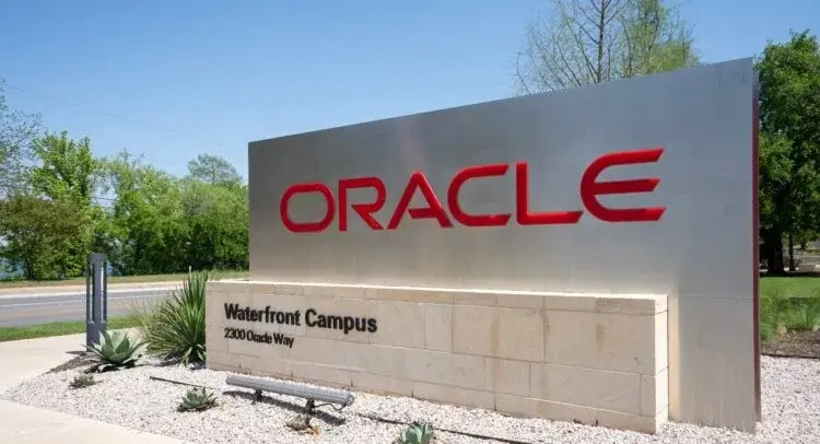 Oracle Dips 29% YTD as AI Push Faces Cost Hurdles