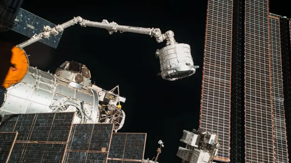 ISS robotic arm transporter hits communication snag ahead of Crew-13 launch