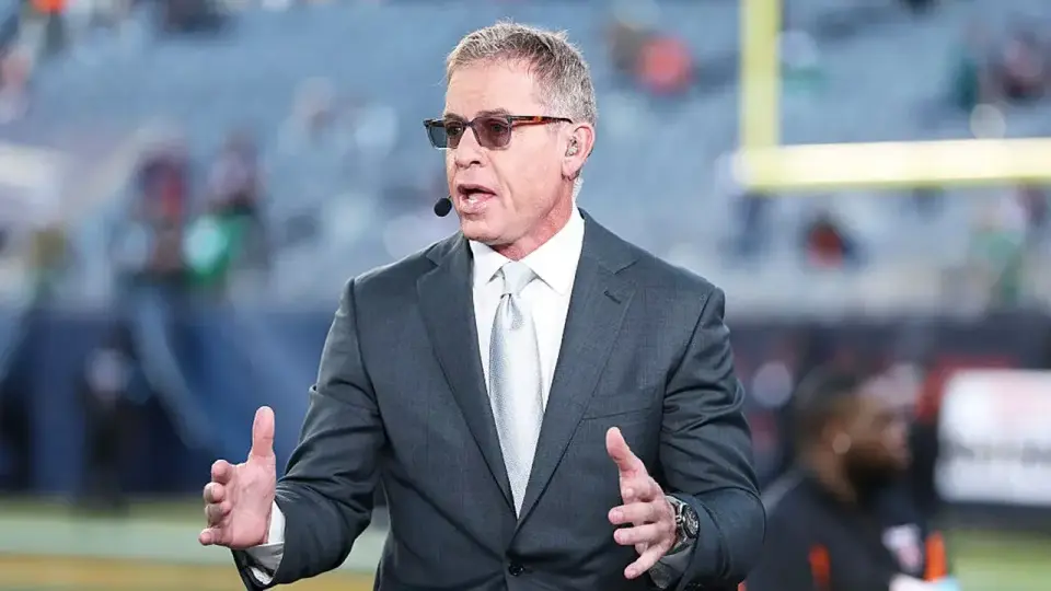 ESPN Faces Crisis as Troy Aikman Signals Departure After Joe Buck Contract Extension