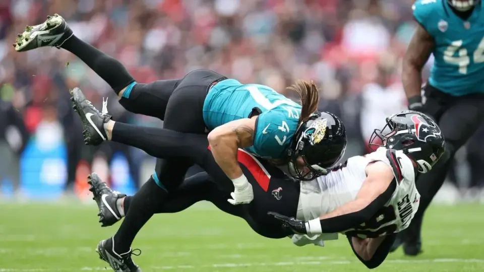 Hunter's Late Surge Narrows Gap as Texans Lead Jaguars 31-28 in London