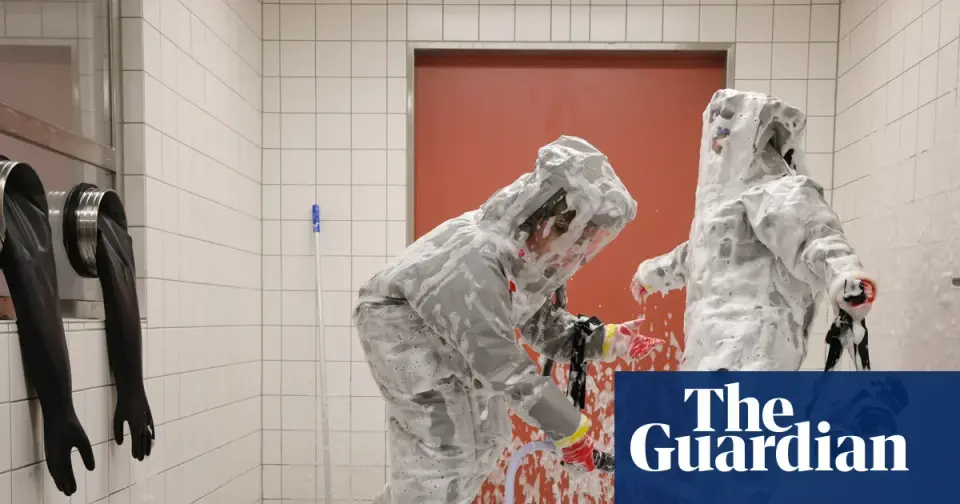 Germany treats US Ebola patient as US tightens Congo travel rules