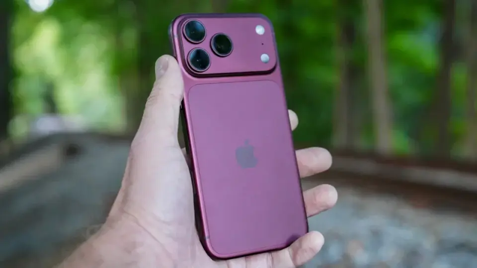 Apple Confirms Free Replacements for iPhone 18 Pro Max Units Losing AT&T Service