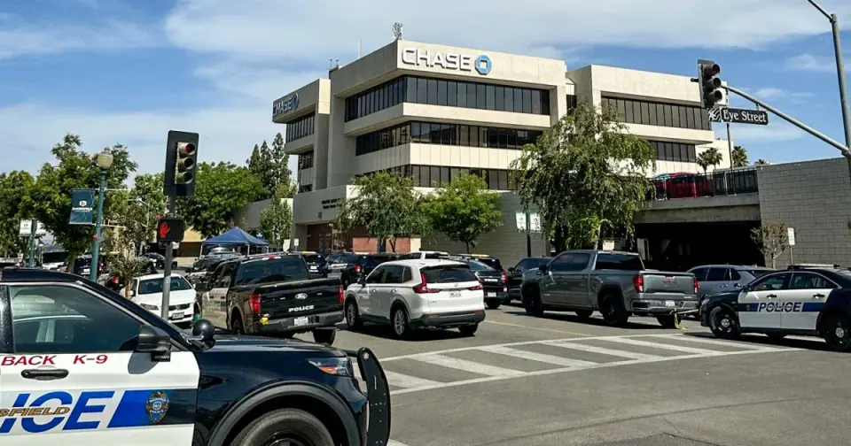 Bakersfield Bank Bomb Threat Sparks Ongoing Hostage Negotiation