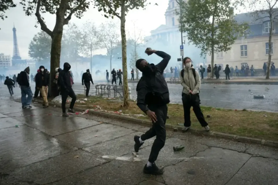 Macron Warns of Political Exploitation as French Student Protests Enter Fourth Week