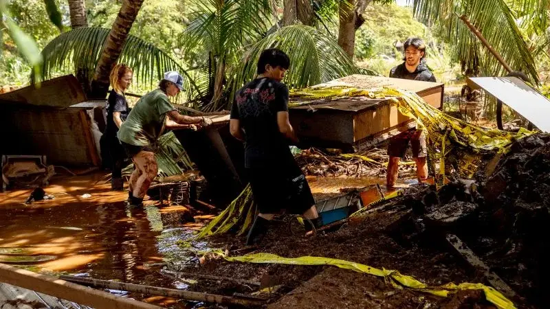 Kona storm returns to Hawaii, renewing flood threat across the islands