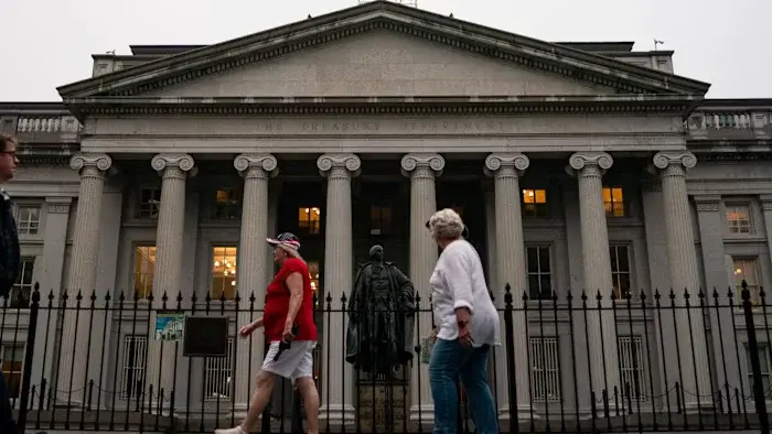 US 30-Year Yields Hit 5.53% as Bond Sell-Off Reaches Post-2004 Peak
