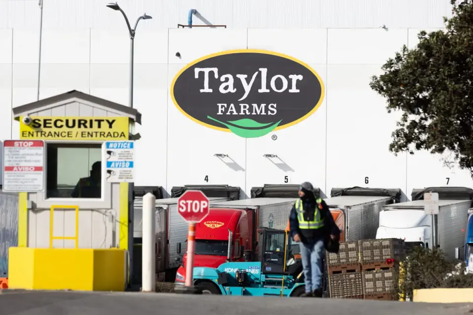 Taylor Farms lettuce outbreak widens again, may reach seven more states