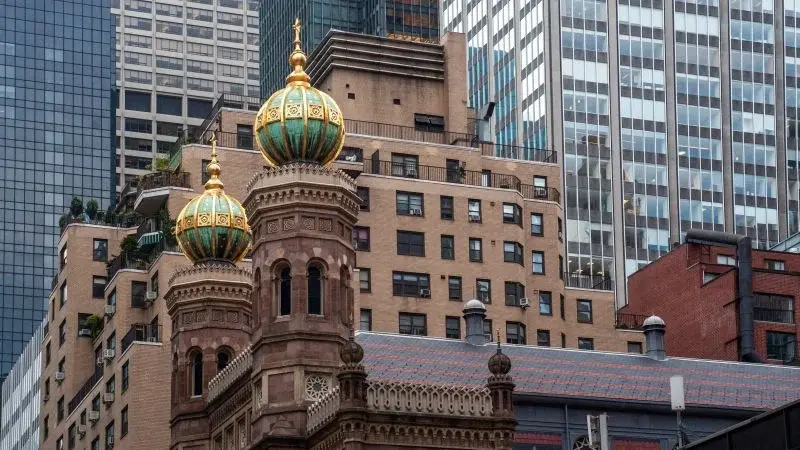 Shabbat disruption at Manhattan synagogue leads to hate-crimes charges for Bronx man
