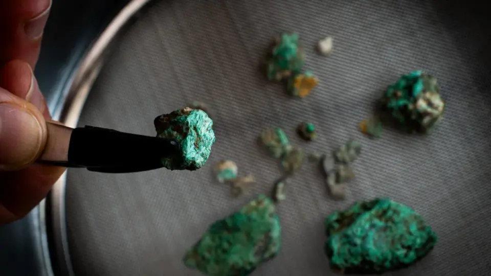 Green Rocks Reveal Ancient Copper Mining in a High-Altitude Pyrenees Cave