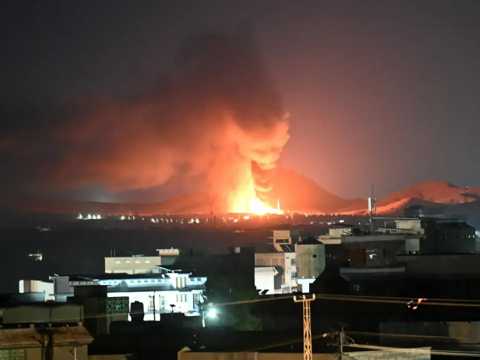 Pakistan Strikes Ten Afghan Sites, Killing Four, as Kabul Vows Retaliation