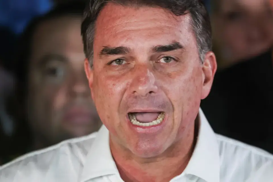 Flavio Bolsonaro Lands in Miami After Defying Court Order Amid Corruption Probe