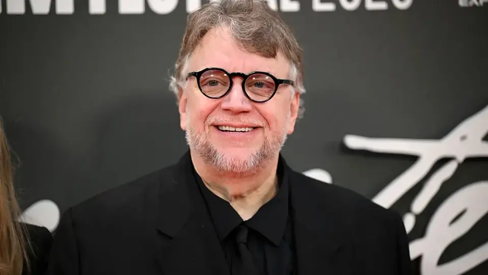 Del Toro Defends 'Digger' Amid Box Office Collapse