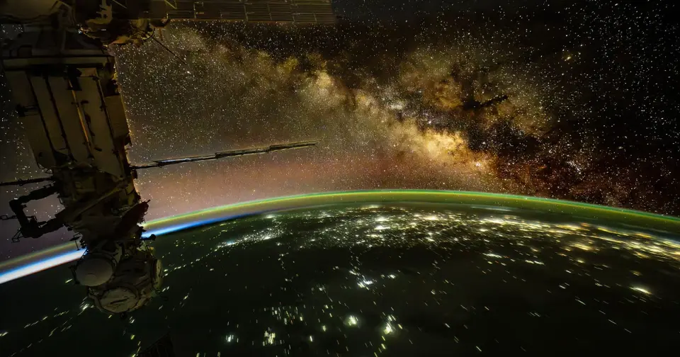 Mechanical Tracker Makes Pettit's Milky Way Shot Look Unreal