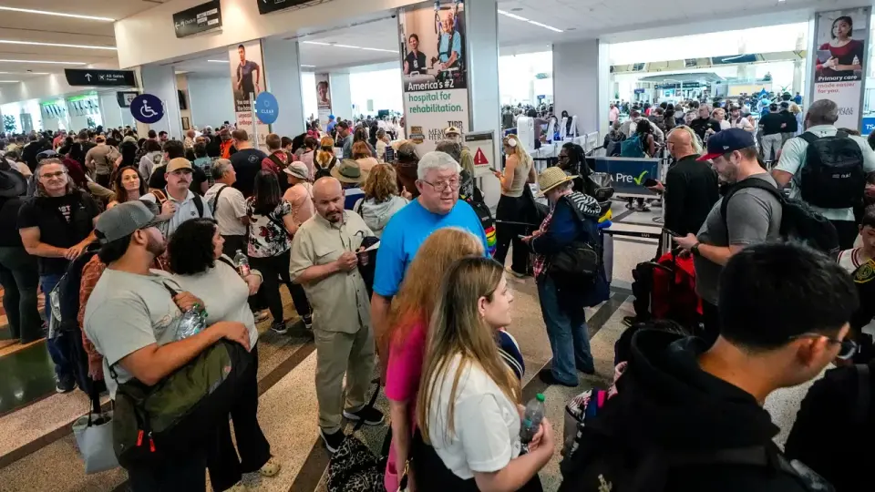 TSA Considers Allowing PreCheck Passengers to Carry Full Water Bottles at Select Airports