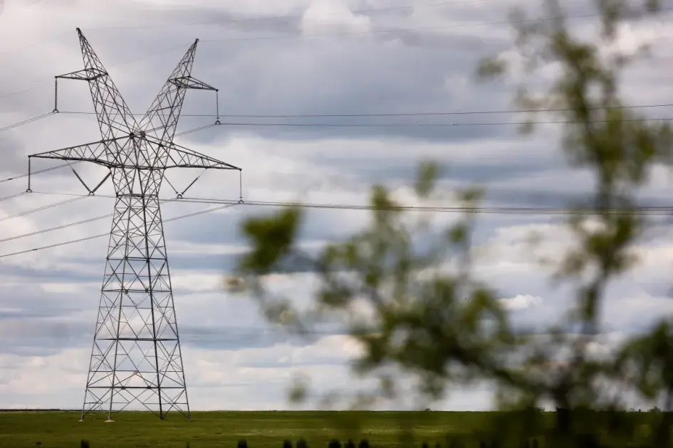 Texas lawmakers push pause on giant power lines amid landowner concerns